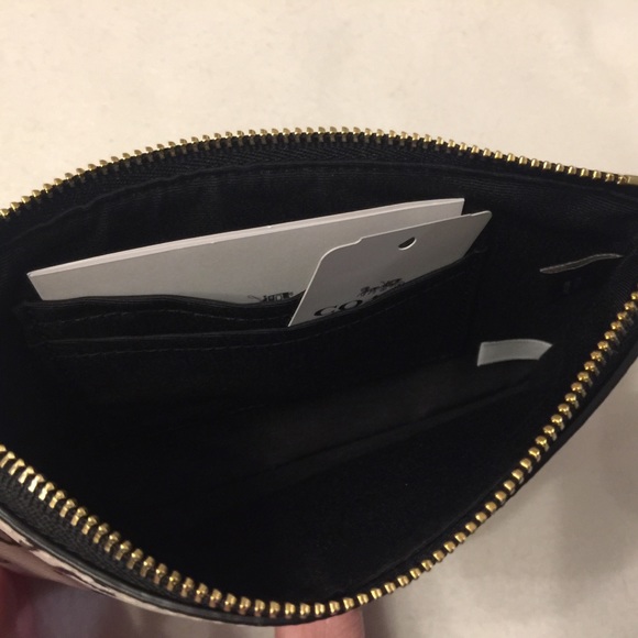 (GIFTED). Authentic Coach Heart Wristlet - Picture 4 of 5